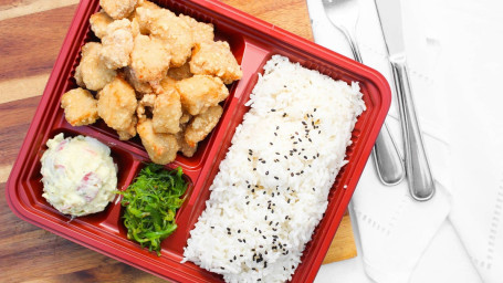 B01 Popcorn Chicken Bento Yán Sū Jī Fàn (Combo 2 With Special Drinks And French Fries Tào Cān Èr Pèi Tè Diào Yǐn Liào Jí Shǔ Tiáo