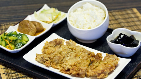 Fried Chicken Thigh With Rice Tái Shì Jī Pái Fàn
