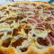 Pizza Grande De Filé E Calabresa Com Borda De Catupiry