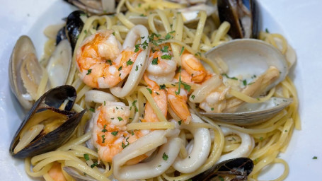 Frutti Di Mare In White Wine Linguine