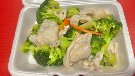 101. Steamed Chicken With Broccoli Shuǐ Zhǔ Jiè Lán Jī