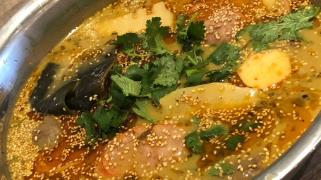 H04. Hot Pot With Spicy Sour Bone Soup Suān Là Gǔ Tāng Má Là Tàng Chuān Xiāng Suān Cài Pào Jiāo Má Là Tàng