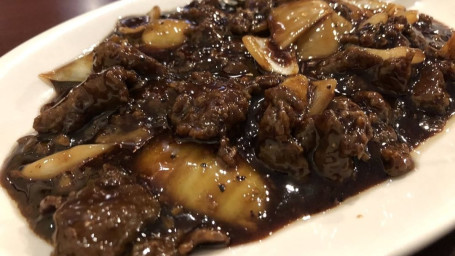 71. Beef with Black Pepper Sauce Onions hēi jiāo niú ròu