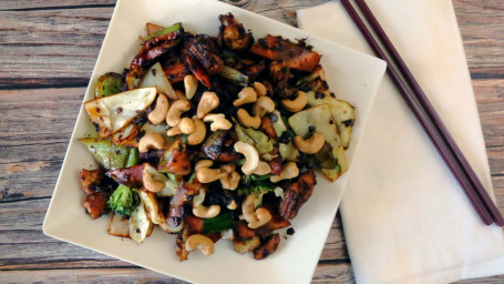 85. Kung Pao Chicken with Cashew Nuts Vegetables (Dry) gōng bǎo jī
