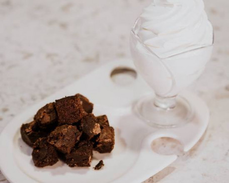 Mini Brownies With Ice Cream