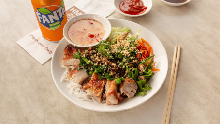 Vermicelli Noodles With Salad And Grilled Pork
