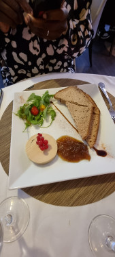 Foie Gras Et Son Chuteney De Poire Et Noix