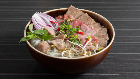 Special Pho' (Vietnamese Beef Noodle Soup)