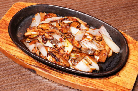 *Sizzling Savoy Chinese And Four Kinds Of Mushrooms Tiě Bǎn Cōng Bào Zá Zhēn Jūn