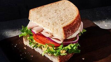 Nouveau Sandwich À La Dinde Et Charcuterie