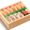 zá jǐn sān wén yú shòu sī shèng B gòng12jiàn Assortiment de sushis au saumon B Total 12 pièces