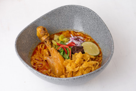 Khao Soy (Curry Chicken Noodles)