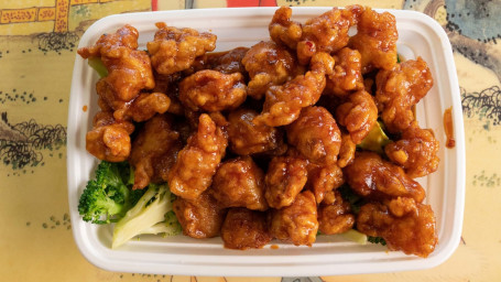 C20. General Tso's Chicken Combo Plate zuǒ jī wǎn cān