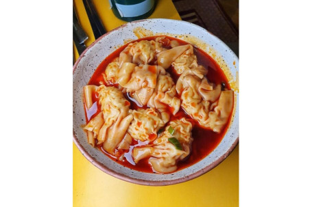 Spicy Wonton (6 Pieces) (Prawns And Pork) Hóng Yóu Chāo Shǒu