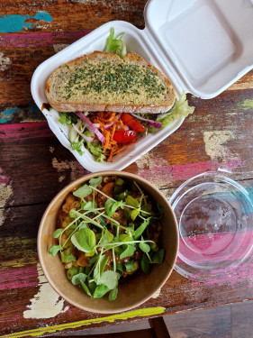 New!Classic Mac'n'cheese , Garlic Bread +Salad