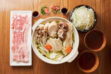 Chōng Shéng Xiàn Sān Yuán Tún Rì Běn Chū Zhī Huǒ Guō (8 Pax)/Okinawa Sangenbuta (Pork) Shabushabu (8 Pax)