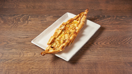 Tavuk Kaşarlı Pide