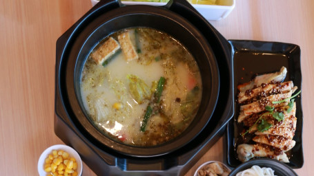 A7. Rice Noodle Soup With Bang Bang Chicken Bàng Bàng Jī Mǐ Xiàn