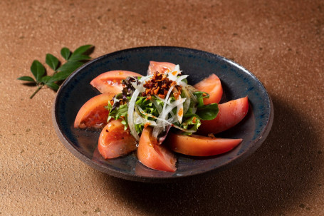 Jiǔ Zhōu Fān Jiā Shā Lǜ Bàn Jiāo Xiāng Suàn Zhī Kyushu Tomato Salad With Roasted Garlic Dressing