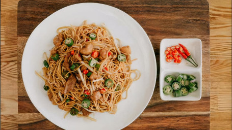 Shuāng Jiāo Jī Lāo Miàn House Special Fried Noodles With Chicken And Chili