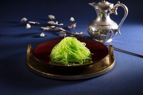 Yáng Liǔ Qīng Qīng Hāo Jù Sī Sautéed Shredded Lettuce Shoots