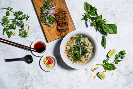 Grilled Beef Pho Fillet Jiǔ Shāo Niú Liǔ Tāng Fěn