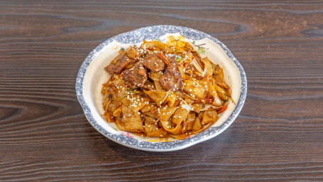 Dry Fried Flat Rice Noodle With Beef