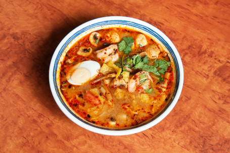 Spicy Seafood Tom Yum Noodles Soup