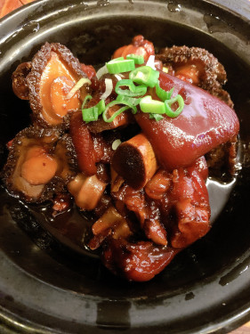 Braised Abalone And Pork Leg Hóng Shāo Bào Yú Zhū Jiǎo