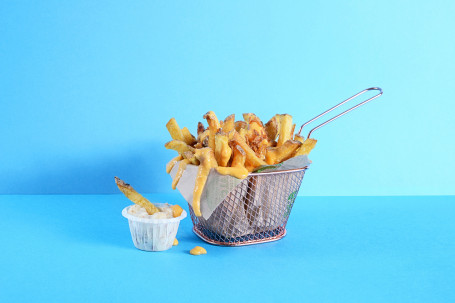 Frites Fraiches Et Fromage Fondu (Cheddar, Raclette Et Oignons Frits)