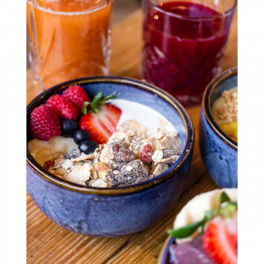 Chocolate Protein Porridge With Fresh Berries