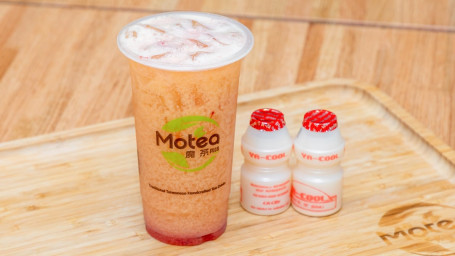 Strawberry Yakult Green Tea Cǎo Méi Duō Duō Lǜ