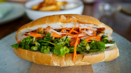 Vietnamese Baguette (Banh Mi) (Grilled Chicken)