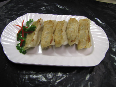 Chicken And Mushroom Pot Sticker Jī Ròu Xiāng Gū Guō Tiē