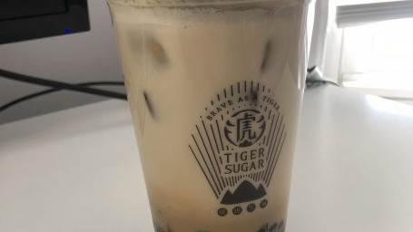 T7. Black Sugar Boba Green Tea Latte W. Cream Mousse Lǎo Hǔ Táng Bō Bà Lǜ Chá Hòu Ná Tiě Hán Nǎi Shuāng