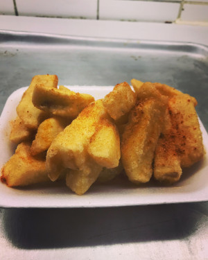 Battered Halloumi Chips (6)