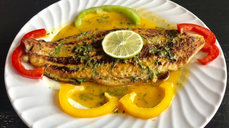 Filete De Pescado Al Limon. Arroz Y Frijoles