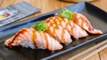 Aburi Saumon Nigiri (4 Pièces)