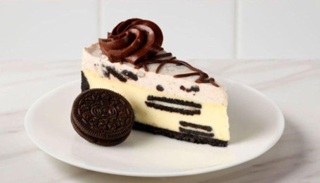 Oreo Cookies And Cream Cheesecake Slice