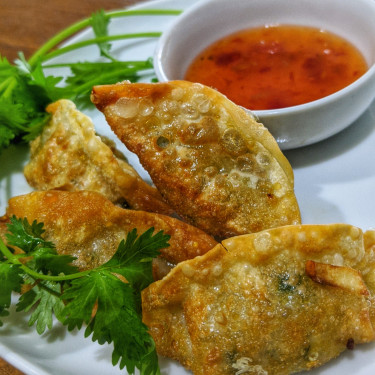 Fried Vegetable Dumpling (8 Pieces)