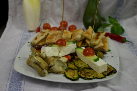 Mediterranean Platter (For 2 People) (G) (M) (Sd)