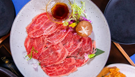 Thinly Sliced Sukiyaki Style Premium M10 Kobe Wagyu Beef (120G)