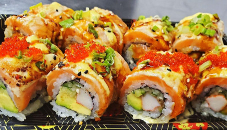 5. Crazy Salmon Roll (8pcs) Love Roll (8pcs)