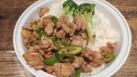 Jiān Jiāo Xiǎo Jiān Jī Sautéed Chicken With Fried Green Pepper