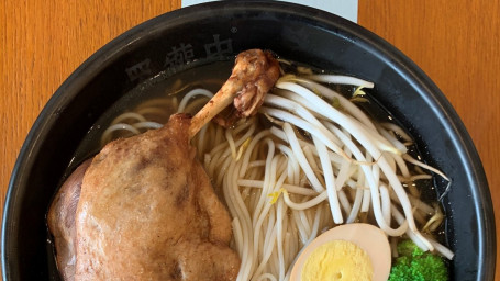 Mushroom Soup With Duck Leg Rrice Noodle Yǎng Shēng Jūn Tāng Yā Tuǐ