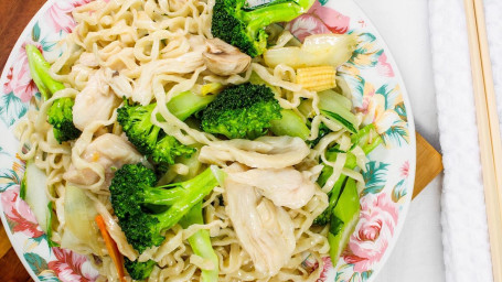 Chicken Vegetable Lo-Mein