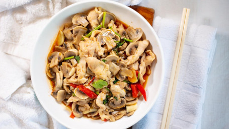 Stir Fried Mushroom Chicken With Homemade Chili Sauce Kǒu Wèi Mó Gū Jī Piàn