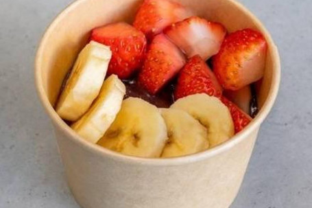 4 Bowl Kids Topped With Banana Strawberries