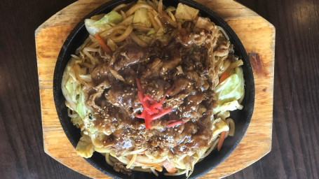 61. Beef Fried Noodles Tiě Bǎn Niú Ròu Chǎo Miàn