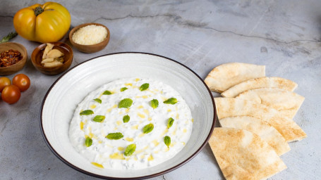 Tzatziki With Warm Pita